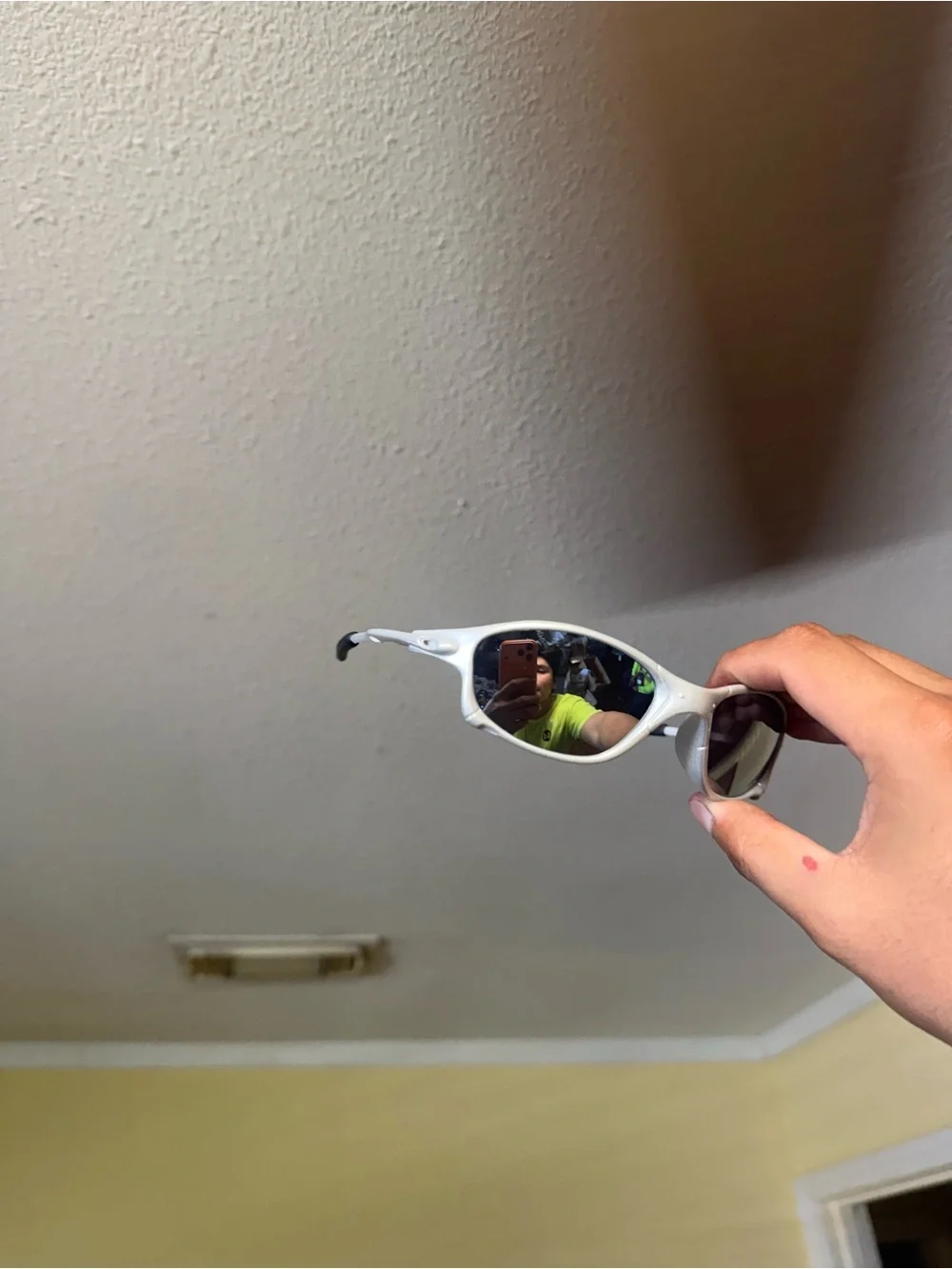 Sporty Silver Mirrored Sunglasses Oakley